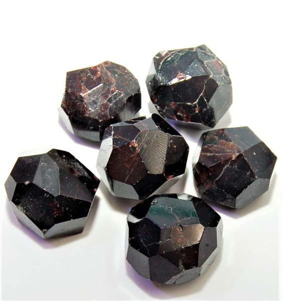 Granat Kristall poliert